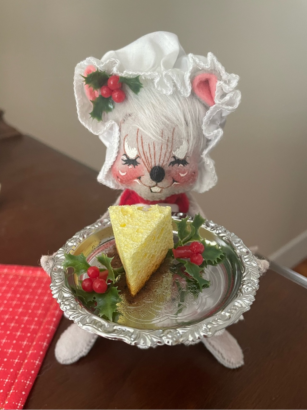 1996 Collectible Super Sweet Hostess Mouse with Silver Tray 7"